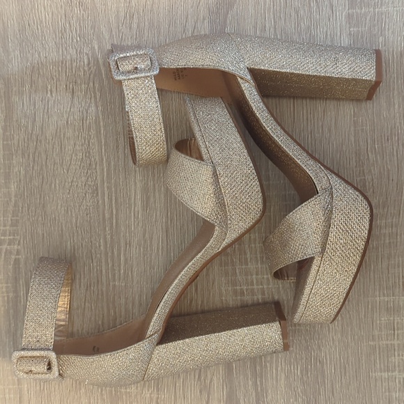 Dream Pairs Gold Chunky Heels - Picture 6 of 10